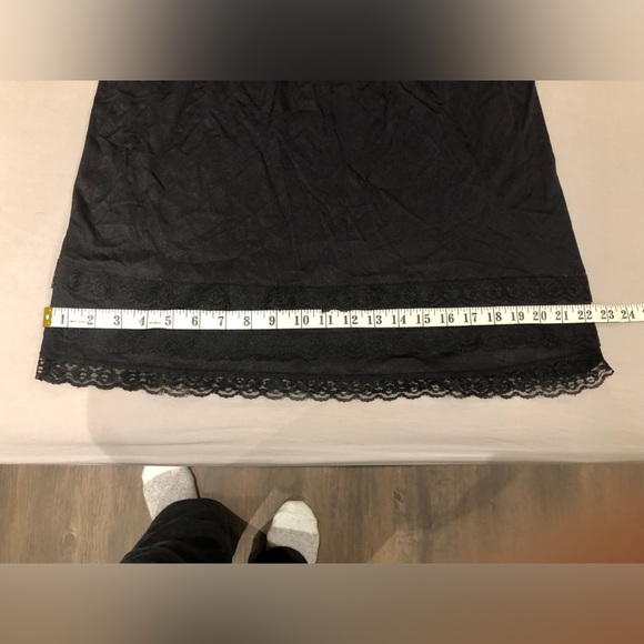 Slip to wear under dress/skirt: Size “L”

Elastic in waist - Picture 3 of 7